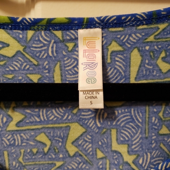Small Lularoe Perfect Tee - Picture 3 of 3